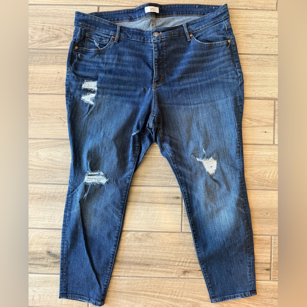 Loft Skinny Jeans with distressing Size 22